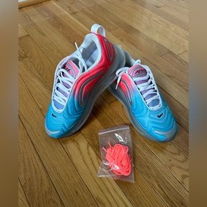 Women’s Air Max 720 Size 8